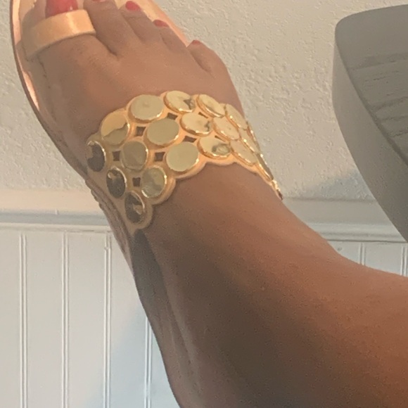 Ladies beautiful Vince Camuto Sandals - Picture 5 of 6